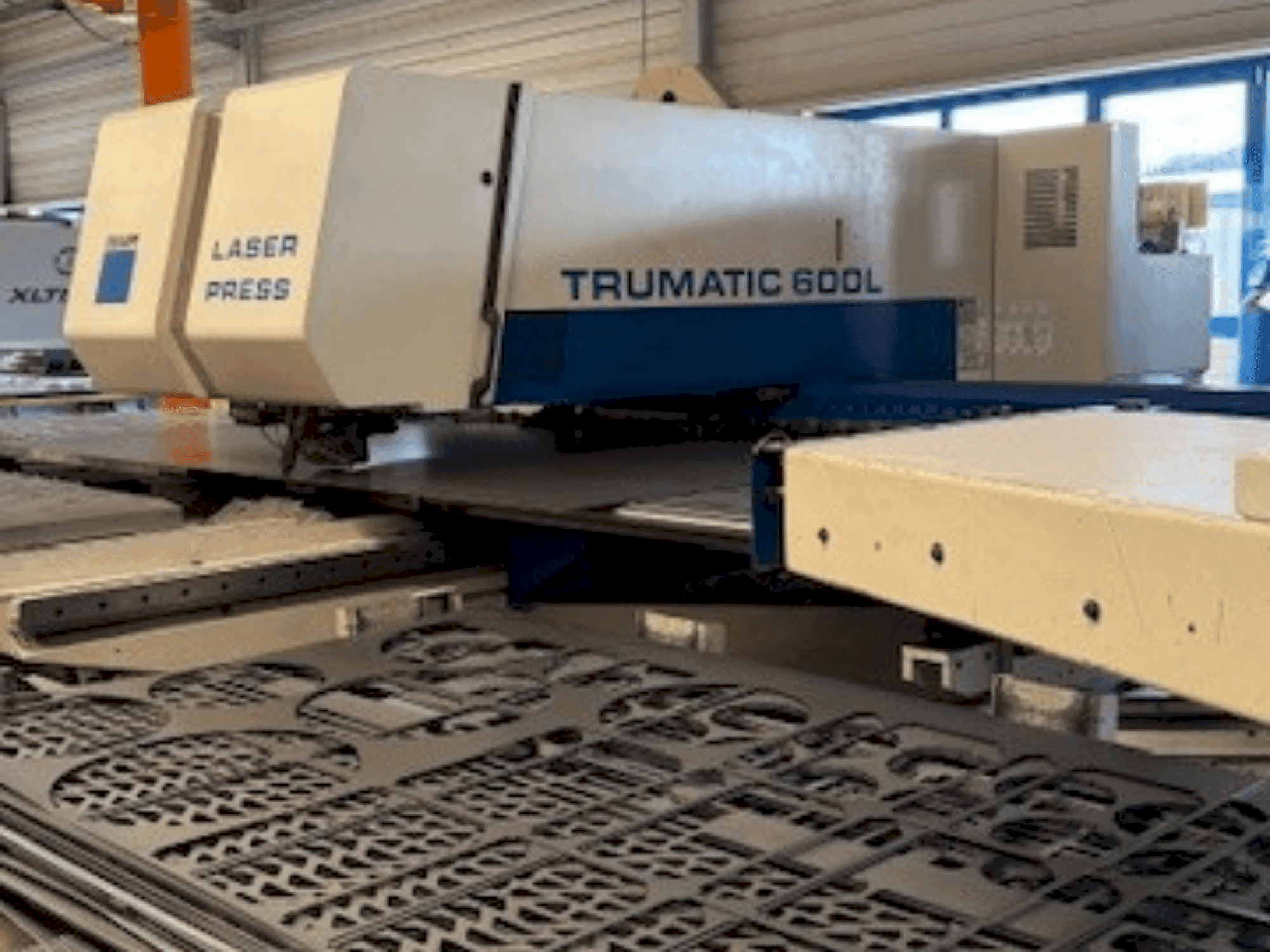 Front view of TRUMPF Trumatic 600L  machine