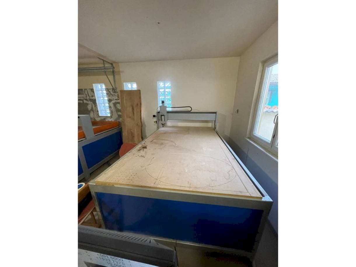 Front view of ALTMAN T2  machine