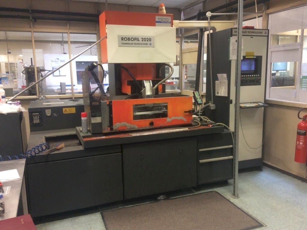 Front view of CHARMILLES Technologies Robofil 2020 - 1  machine