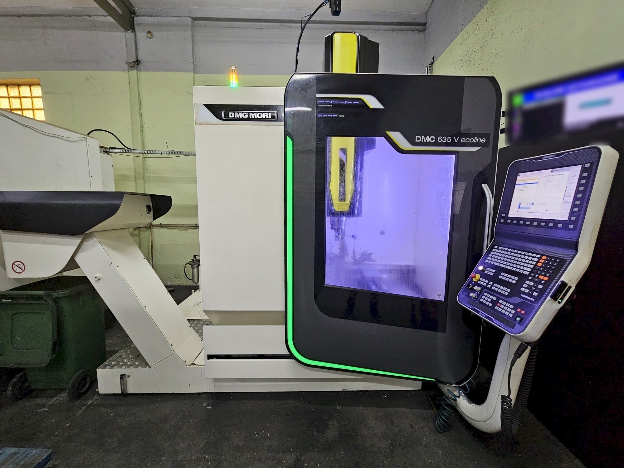Front view of DMG MORI DMC 635V ecoline  machine
