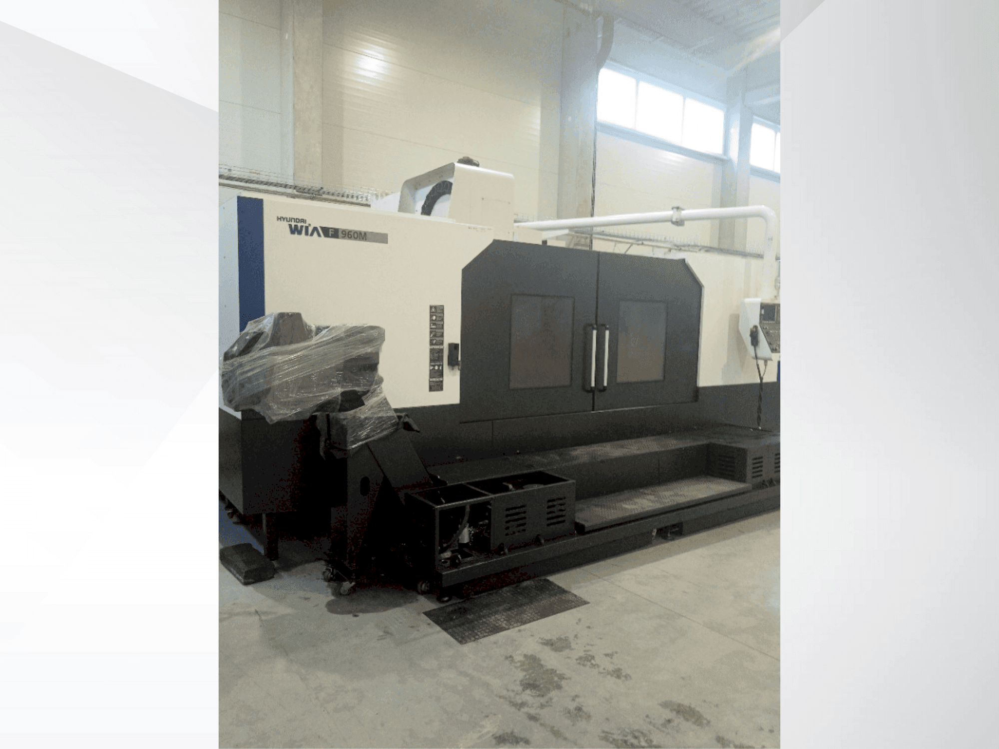 Front view of Hyundai Wia F 960M  machine