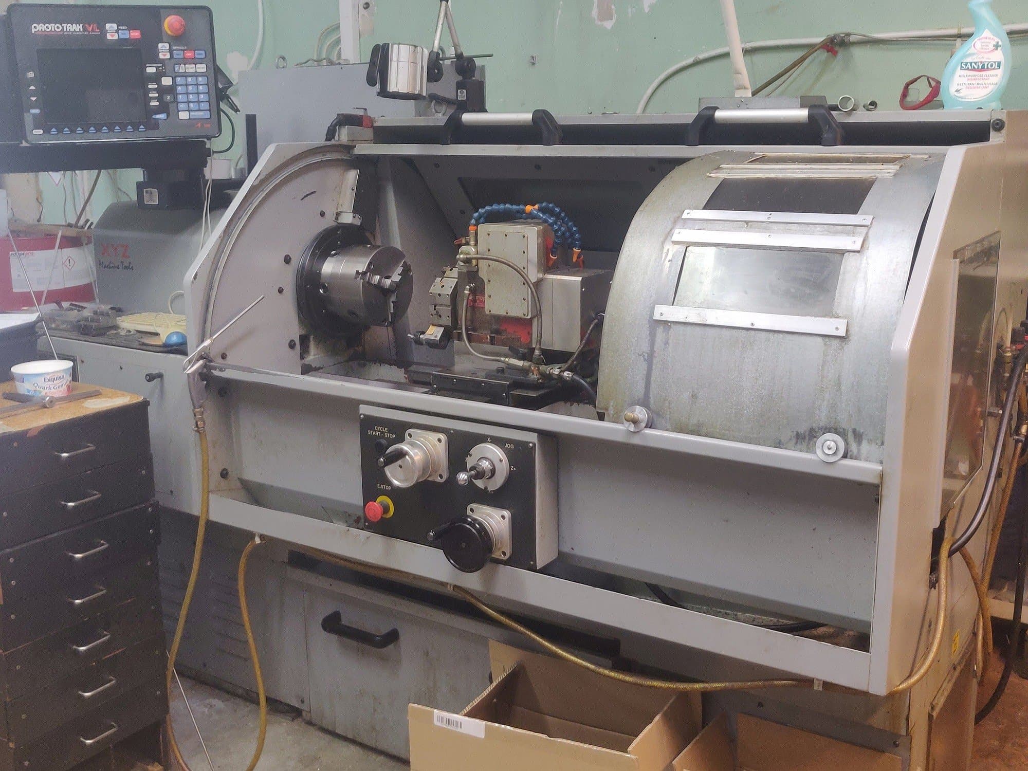 Left side view of XYZ VL355  machine