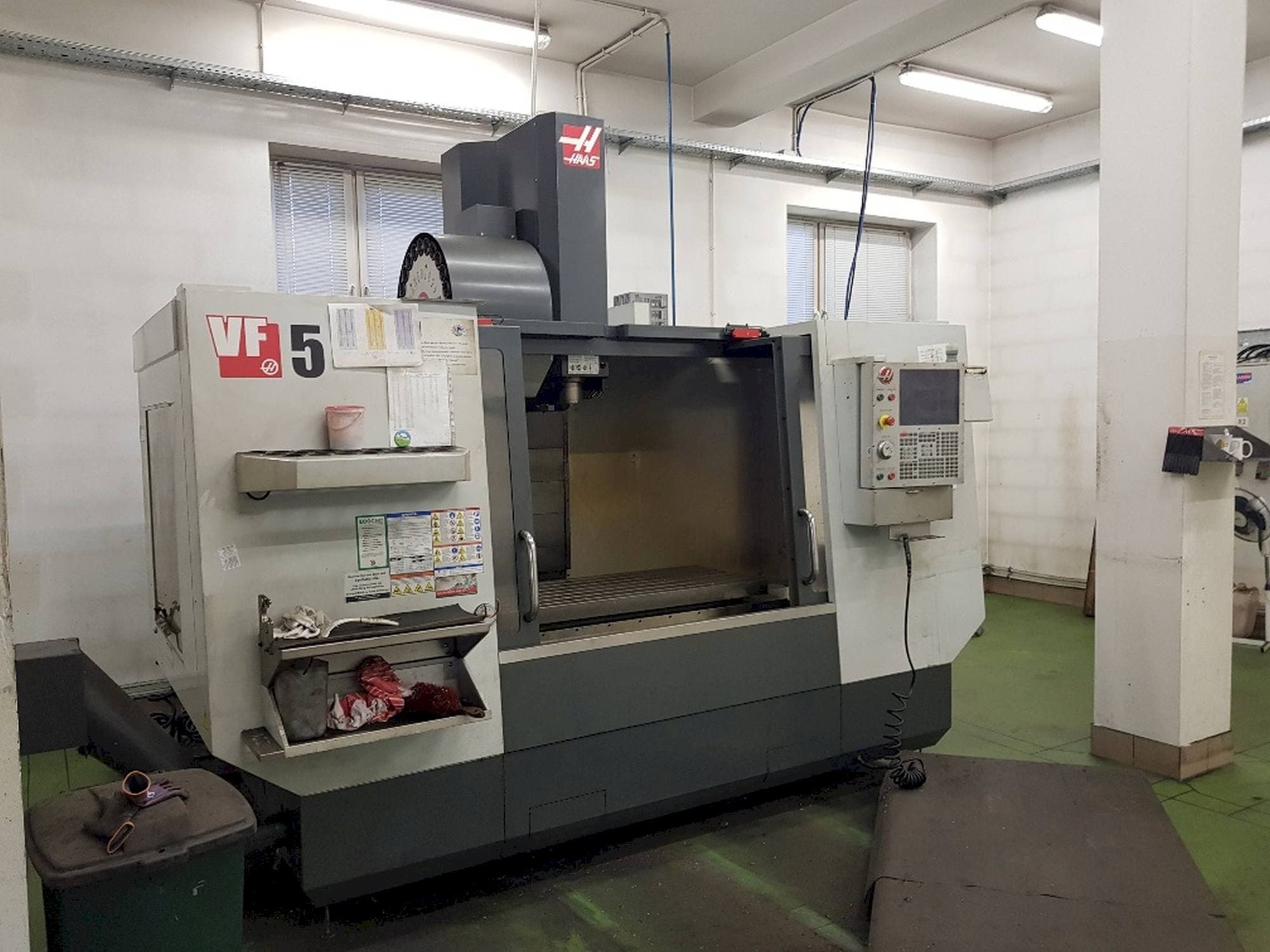 Front view of HAAS VF-5/40  machine
