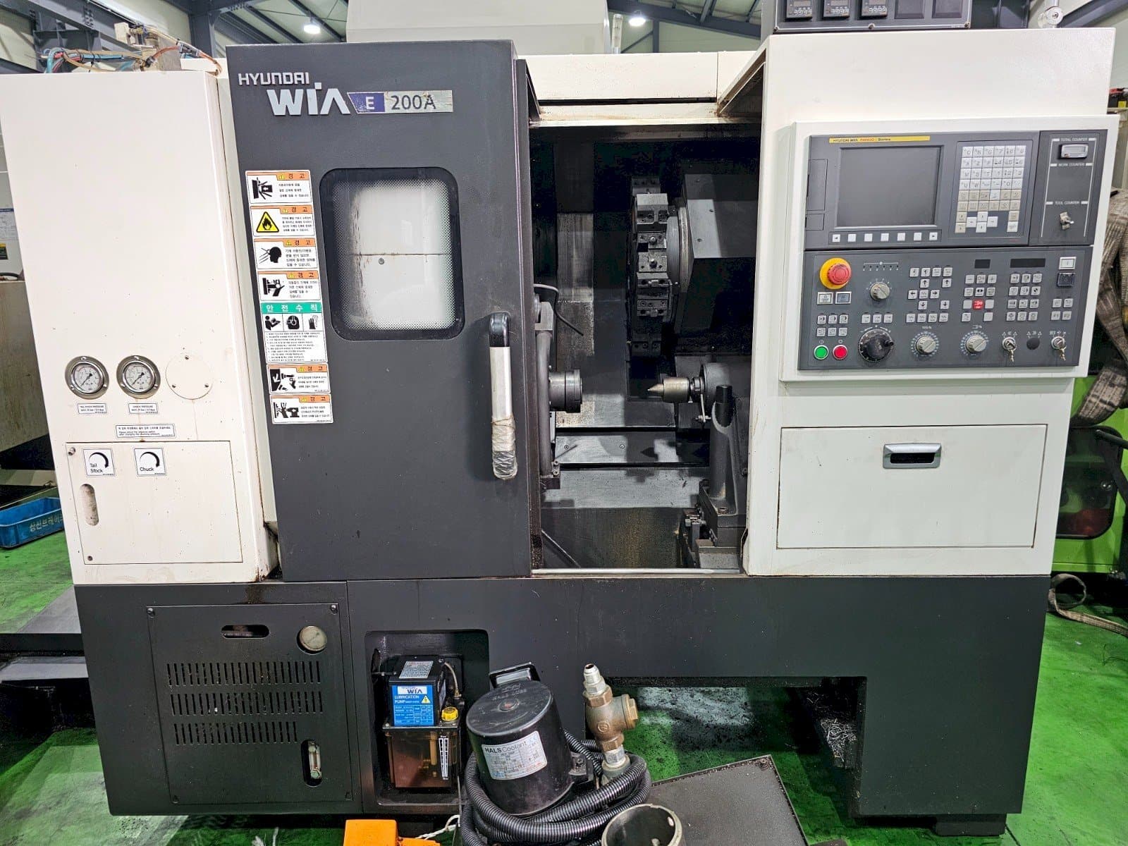 Front view of Hyundai Wia E 200A  machine