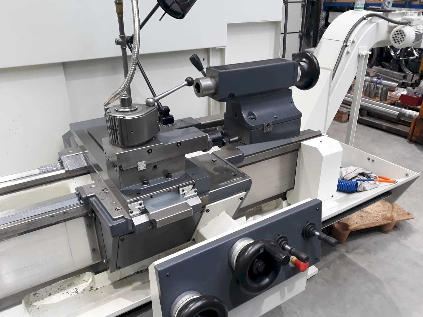 Front view of BOEHRINGER DUS 560  machine