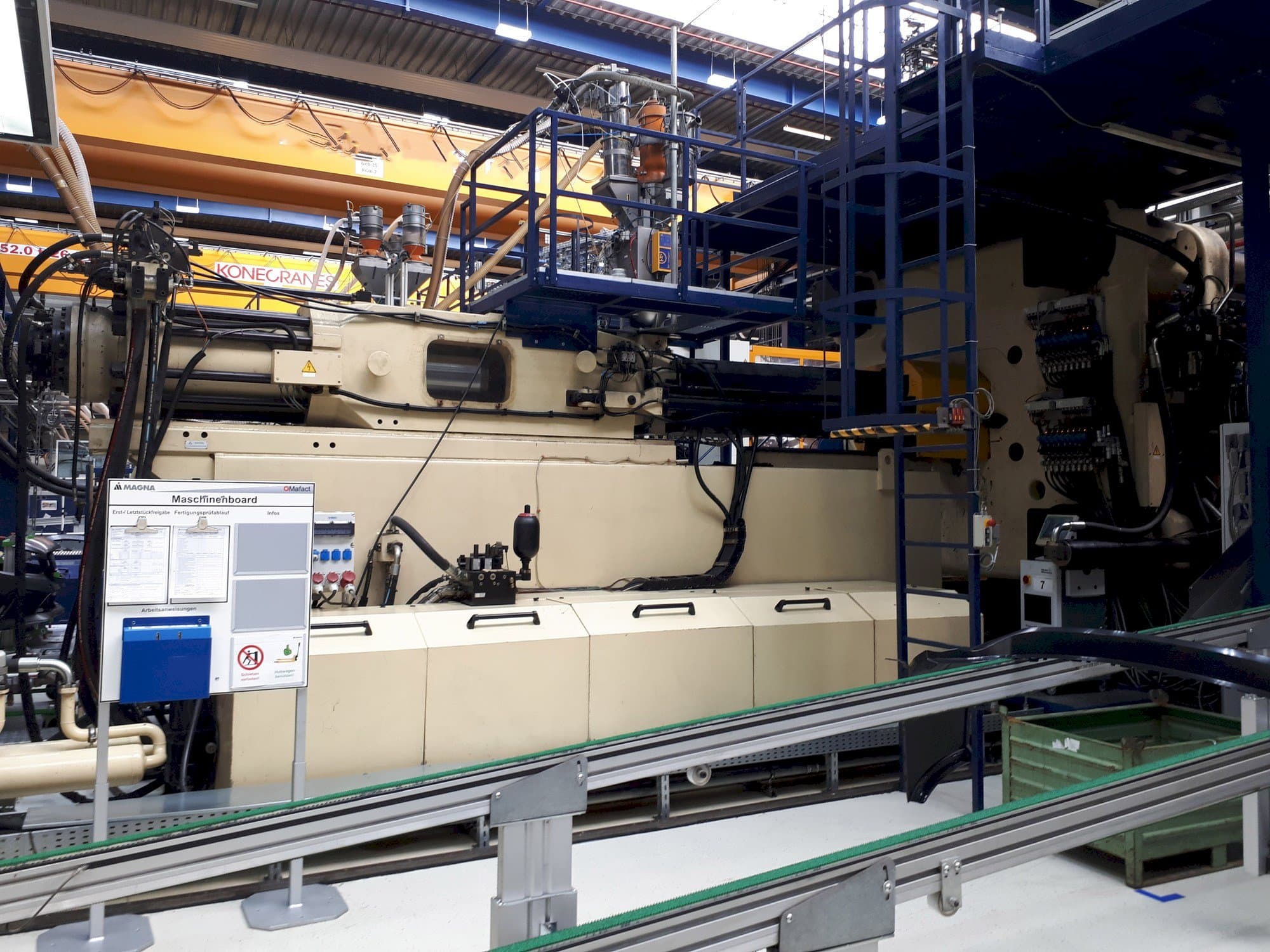 Front view of Husky SGM 3650  machine