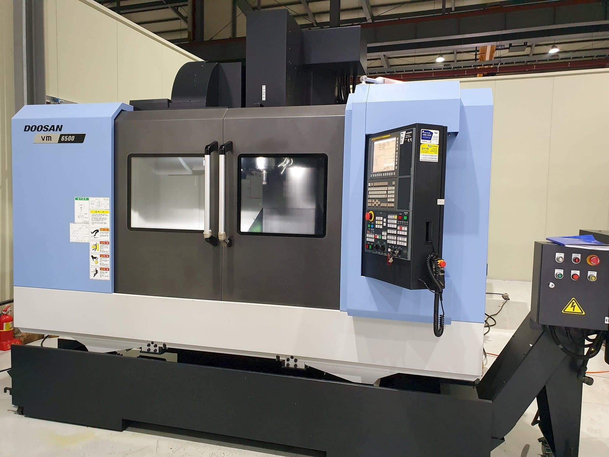 Front view of Doosan VM6500  machine