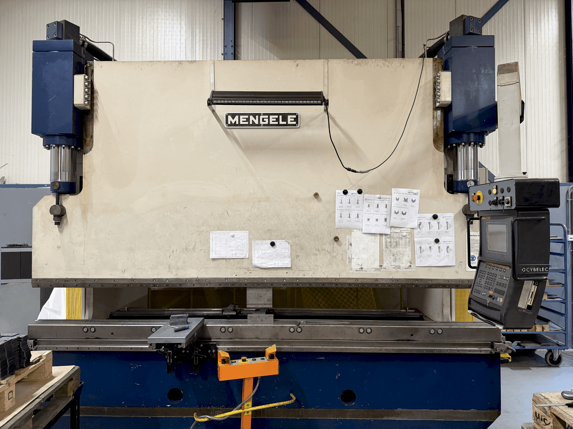 Front view of MENGELE HB175-30/35  machine