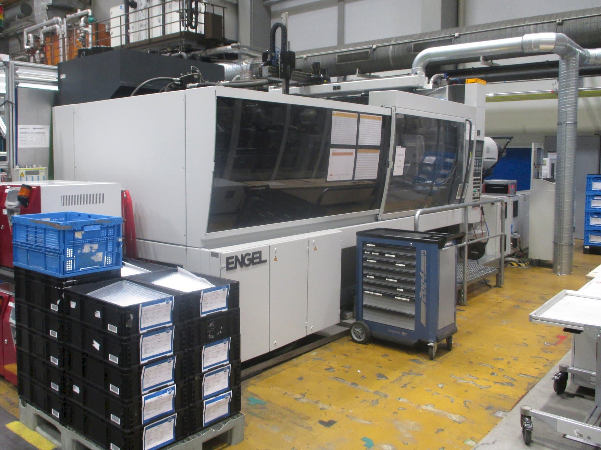 Front view of ENGEL ES 3550/600 HL  machine