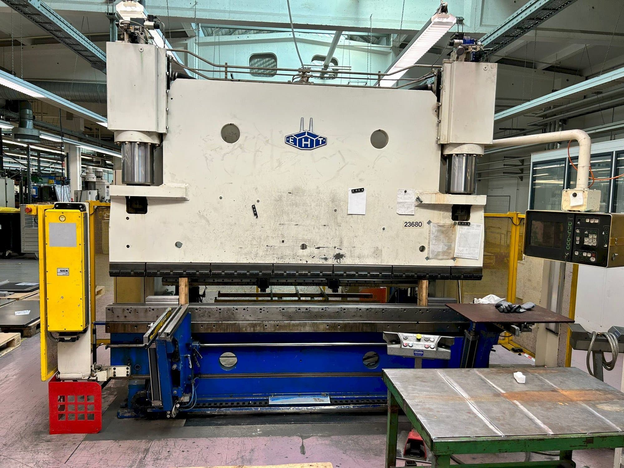 Front view of EHT EHPS 25-30  machine