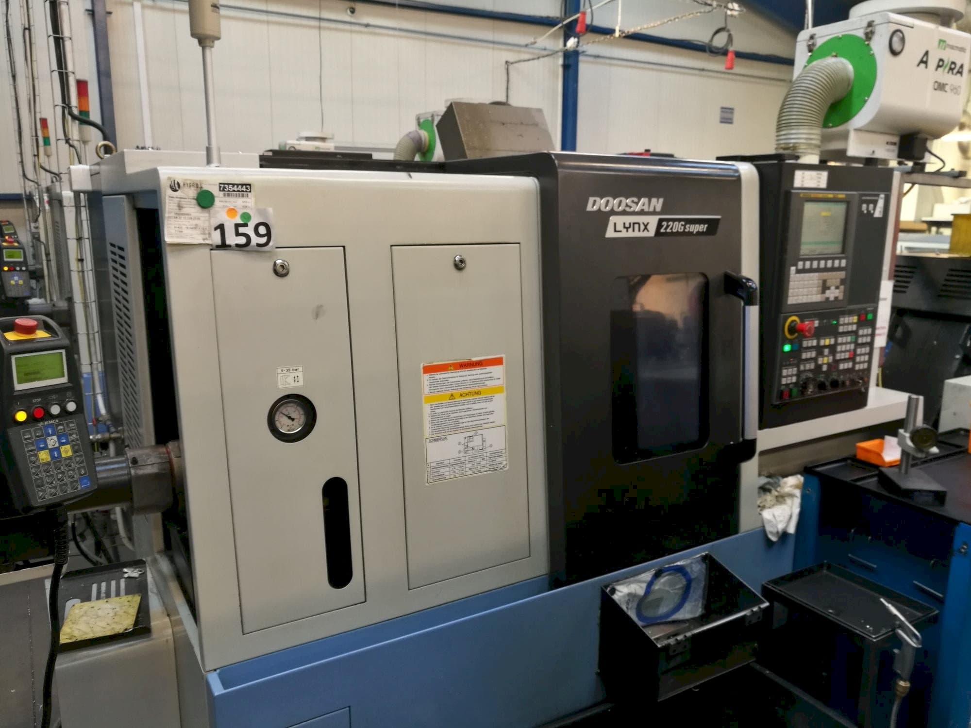 Left view of Doosan Lynx 220GA  machine