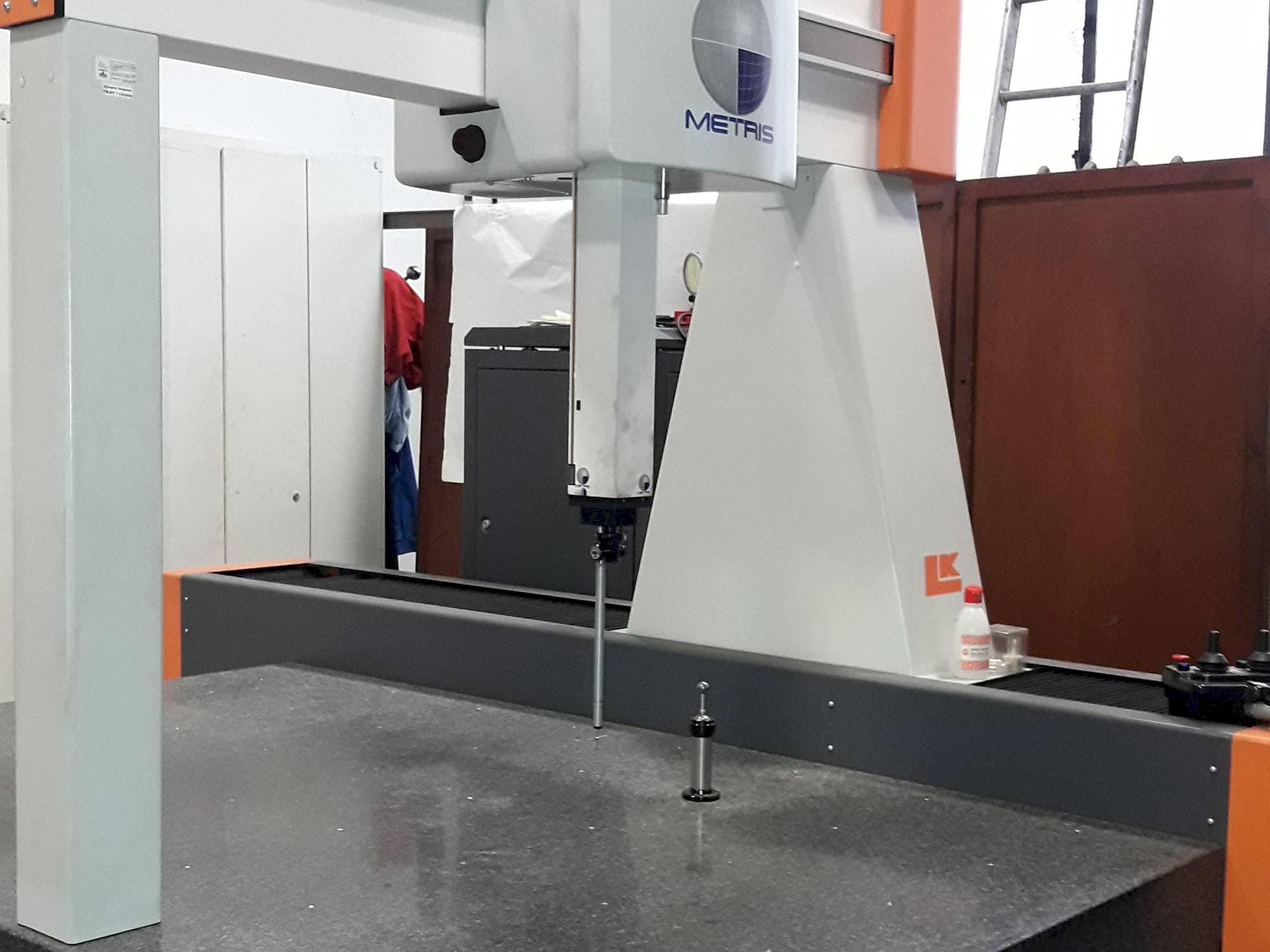 Front view of Metris									 MMC LKV Evolution  machine