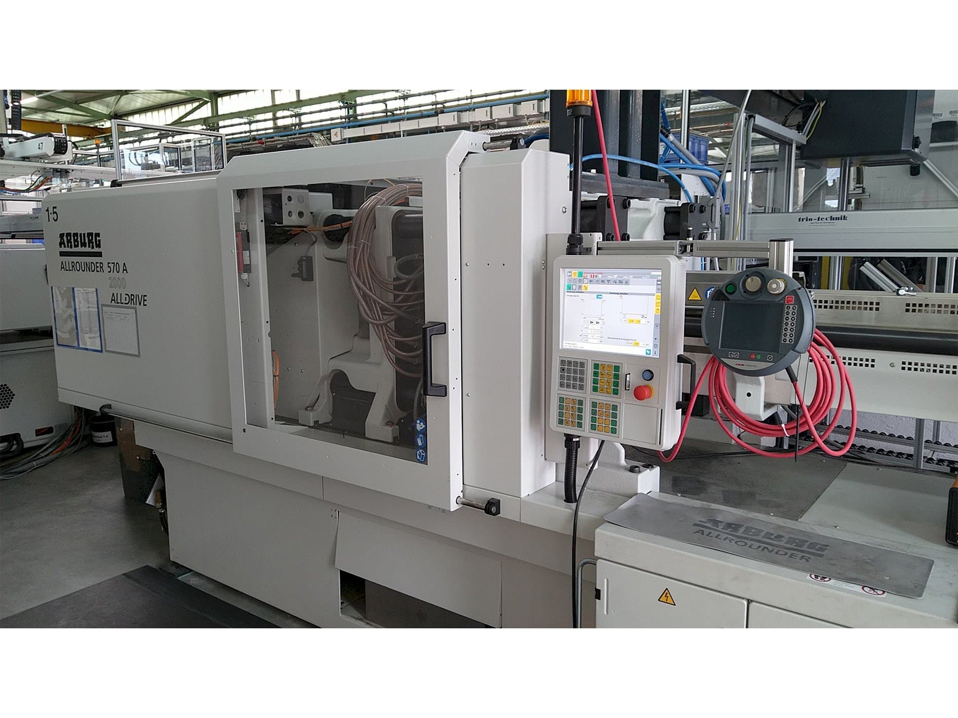 Front view of Arburg Allrounder 570 A 2000-800 ALLDRIVE  machine