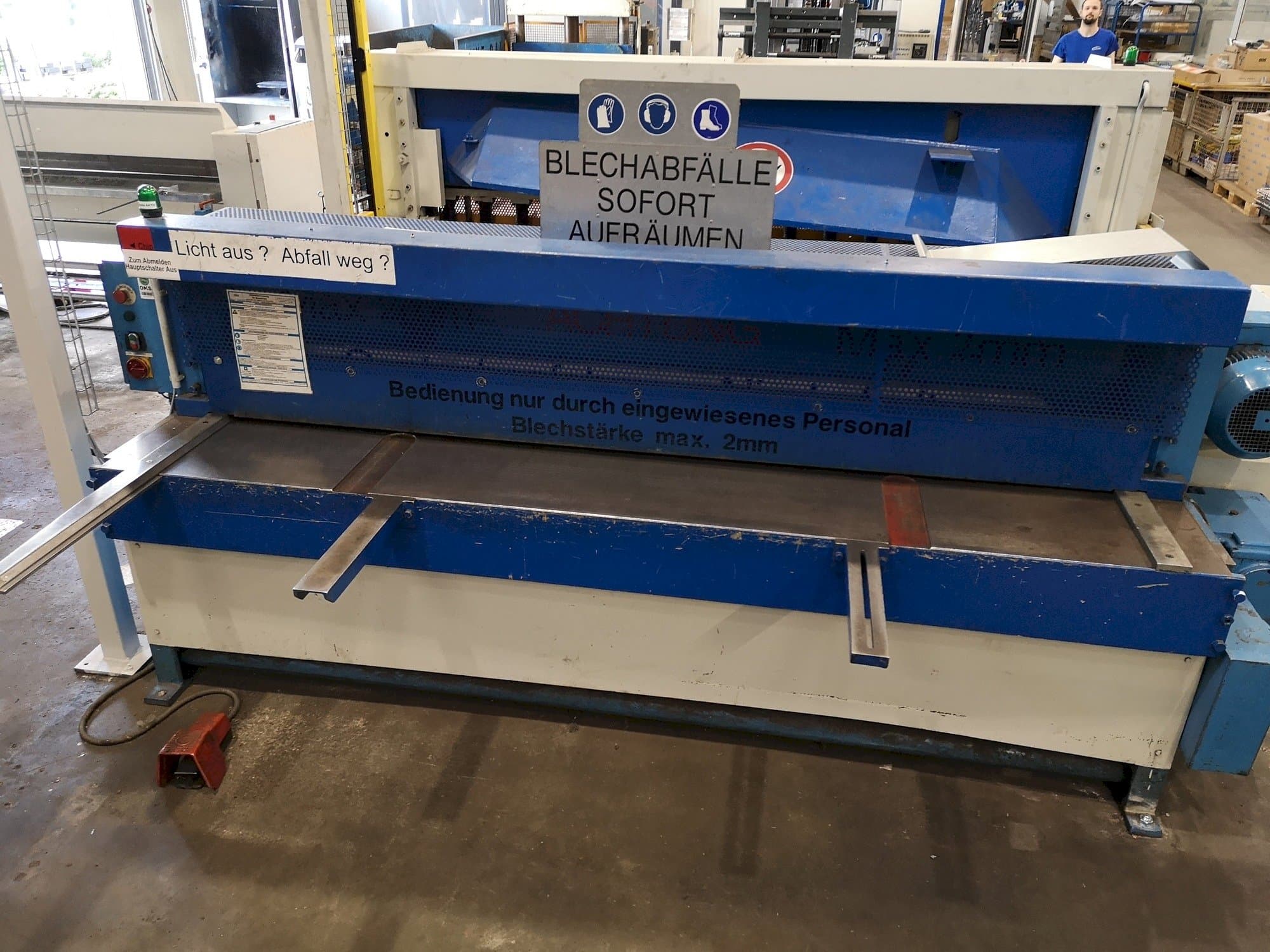 Front view of KNUTH KMT 2500/3  machine