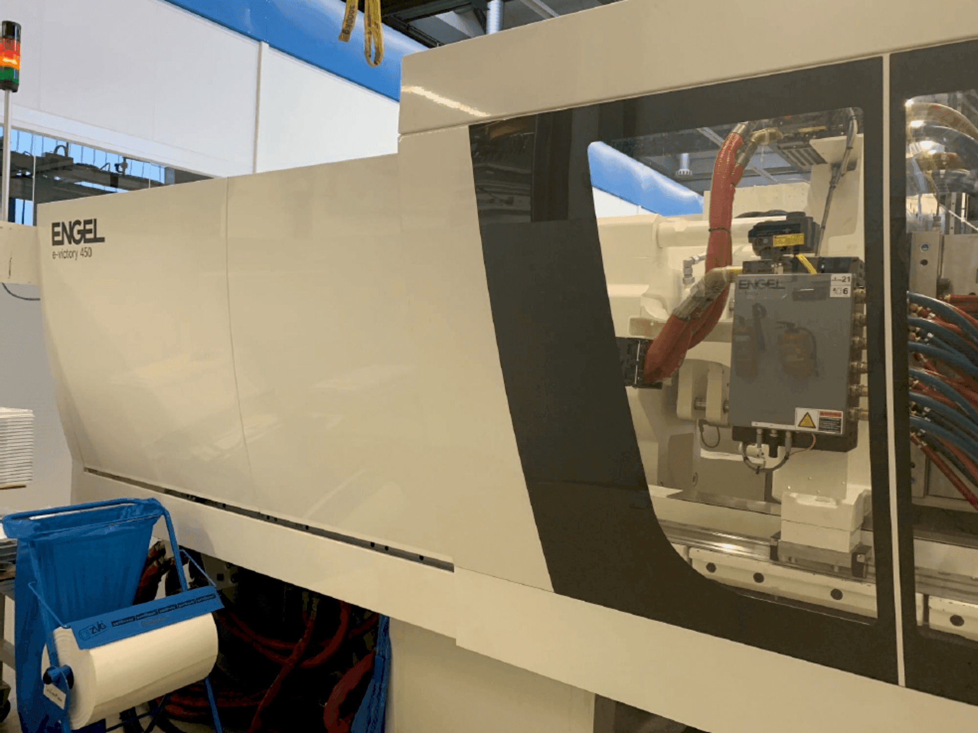 Front view of Engel e-Victory 740/450 US  machine