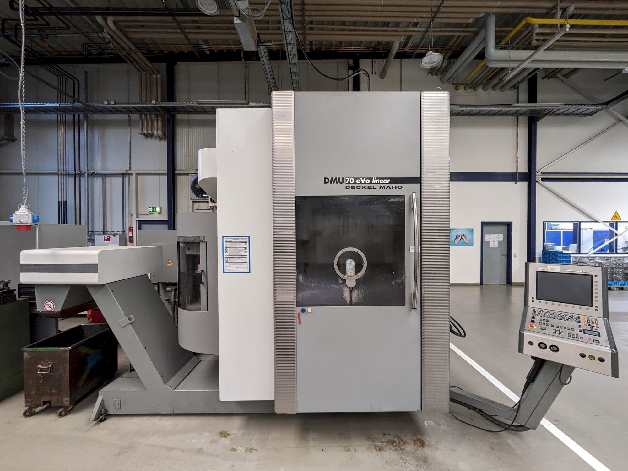 Front view of DECKEL MAHO DMU70 eVo linear  machine