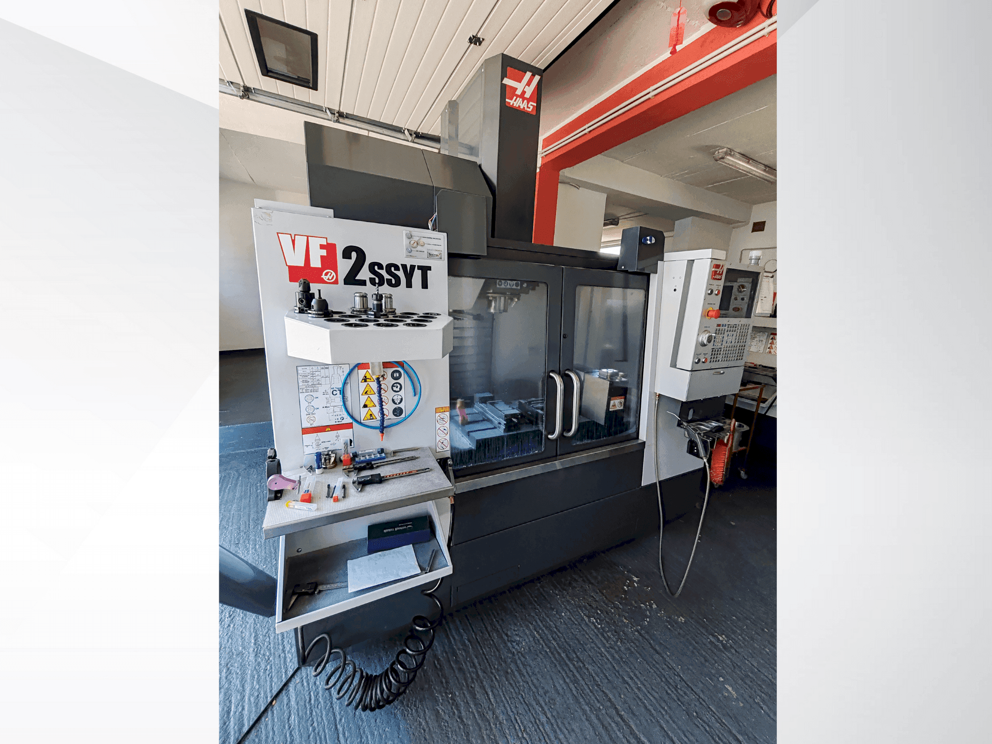 Front view of HAAS VF 2 SS YT  machine