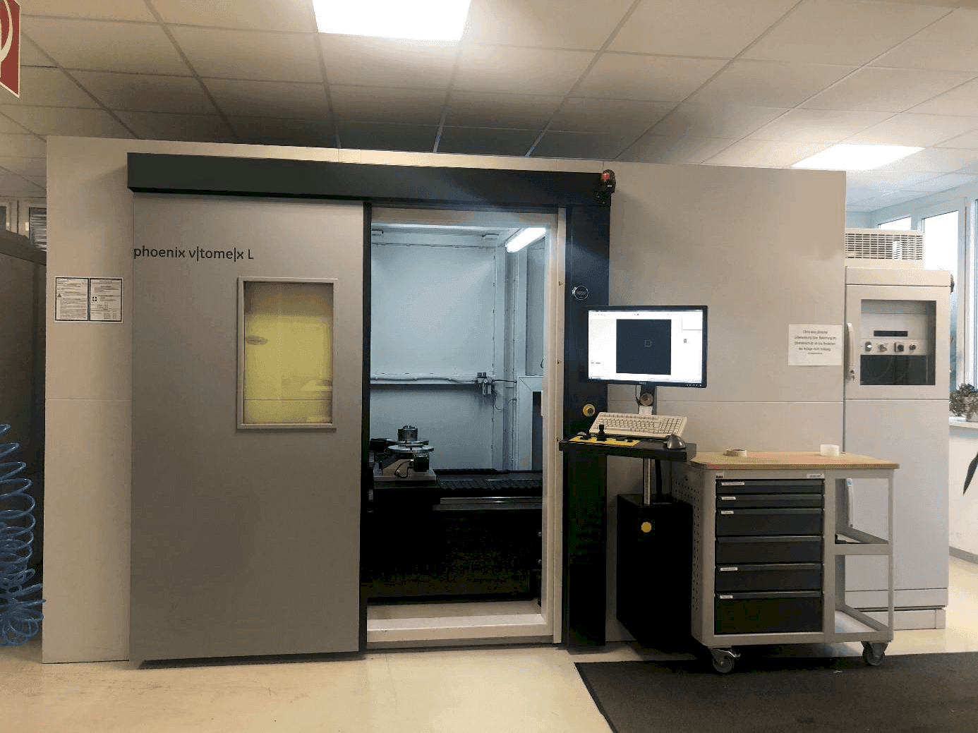 Front view of Phoenix V|tome|x L 240  machine