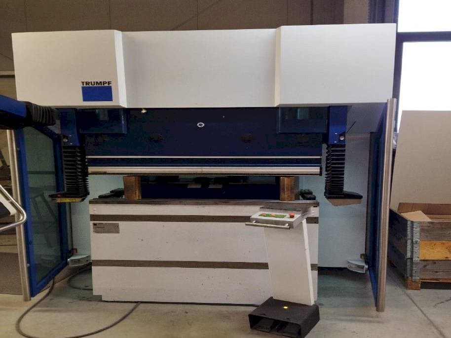 Front view of TRUMPF V500  machine