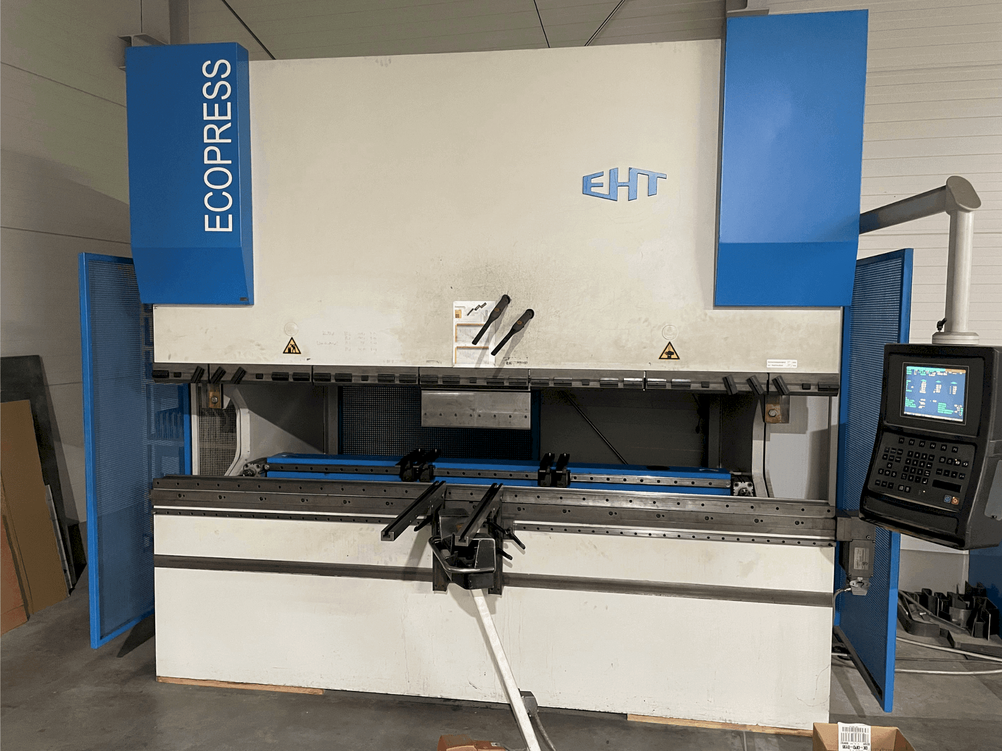 Front view of EHT Ecopress 135-30  machine