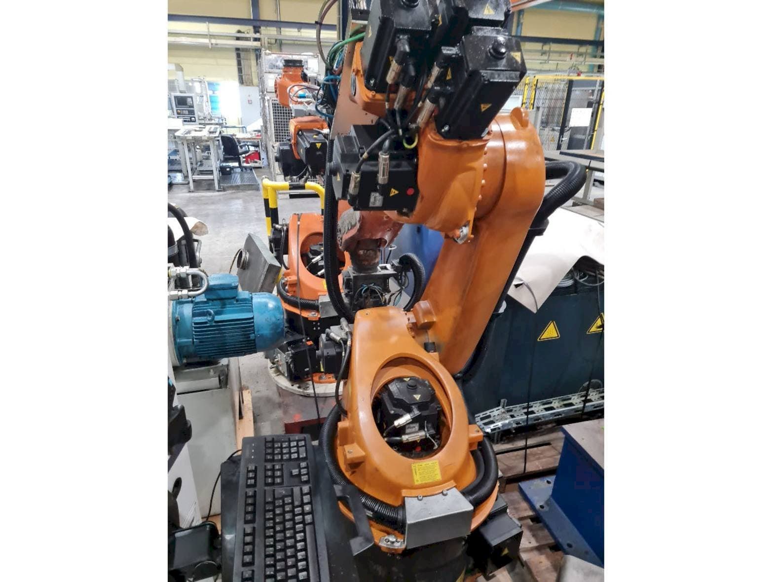 Front view of KUKA KR30-3  machine