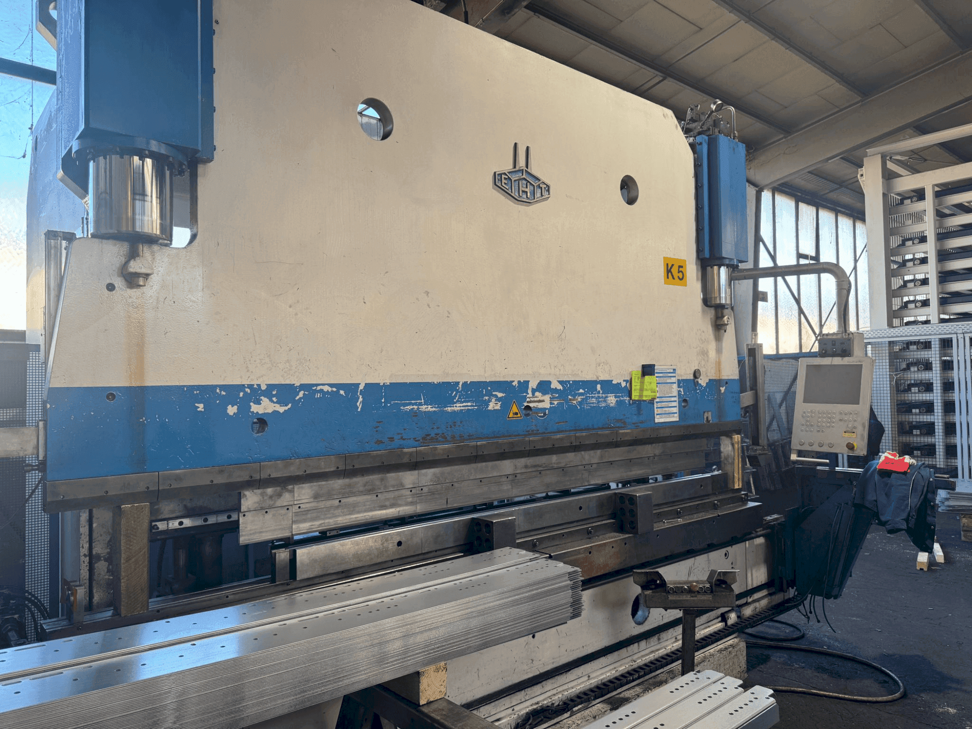 Front view of EHT EHPS 20-35  machine