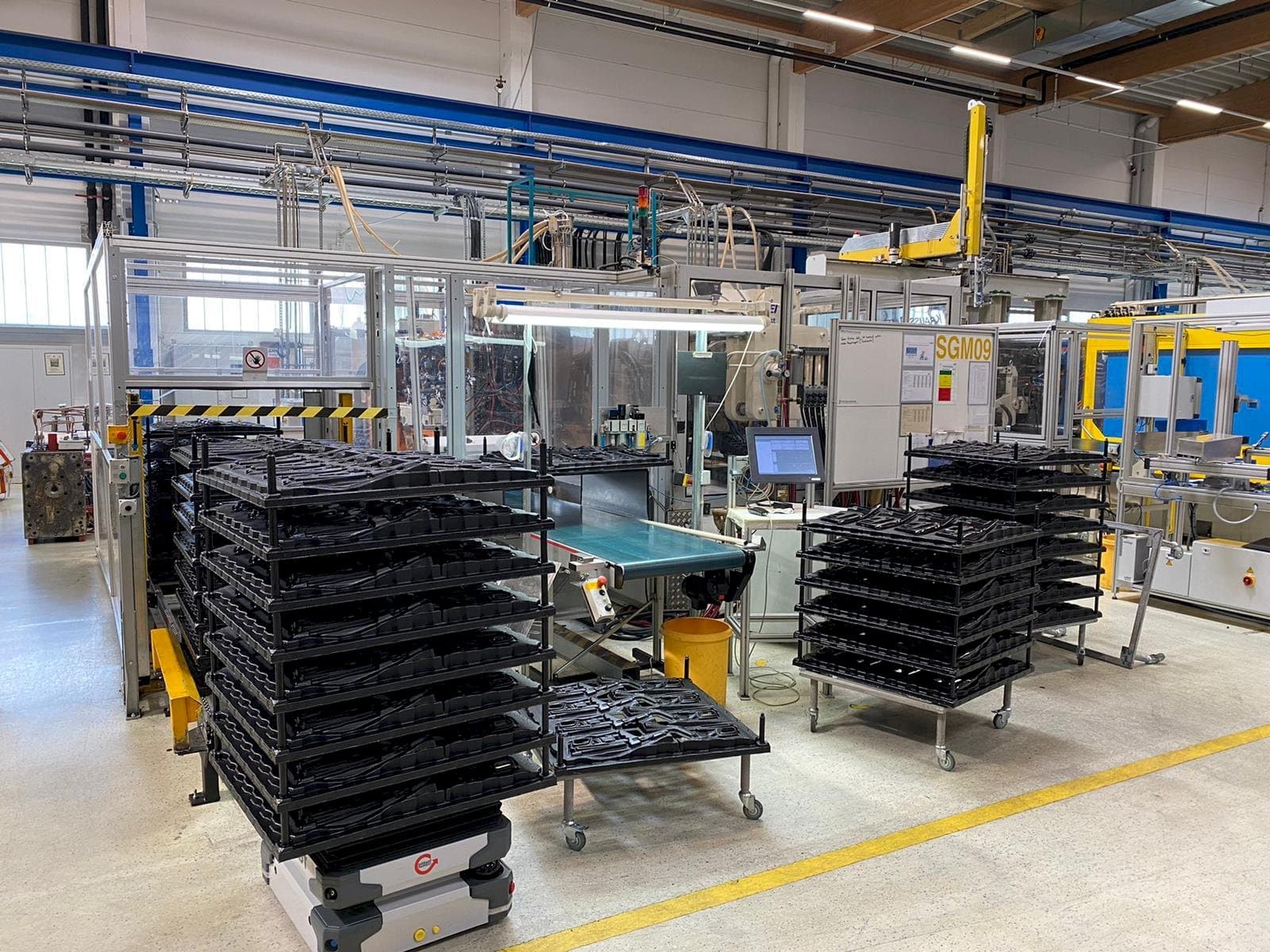 Front view of Krauss Maffei 650-1900-520 CZ Multinject  machine