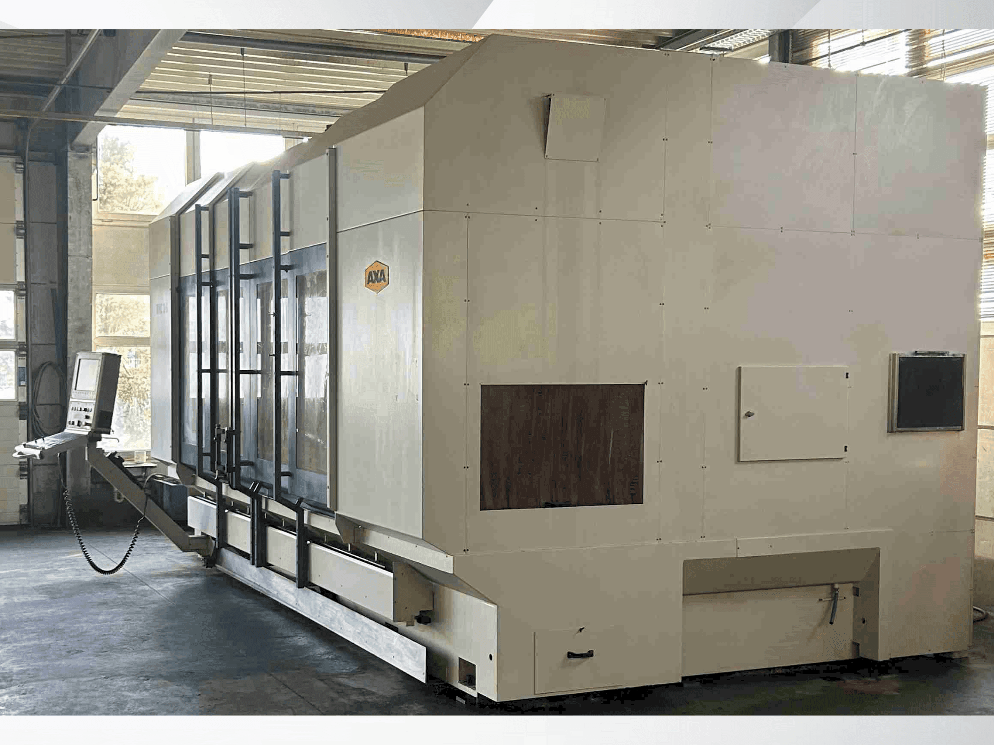 Front view of AXA VHC 3-3000 S  machine