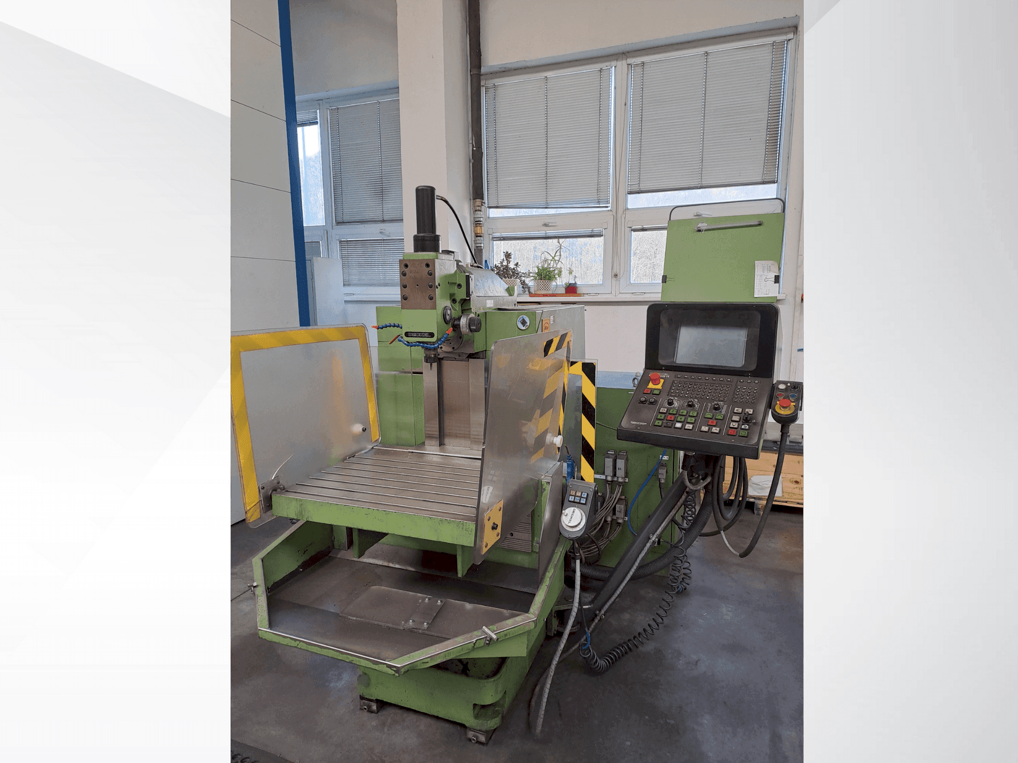 Front view of DECKEL FP 3A (1999)  machine