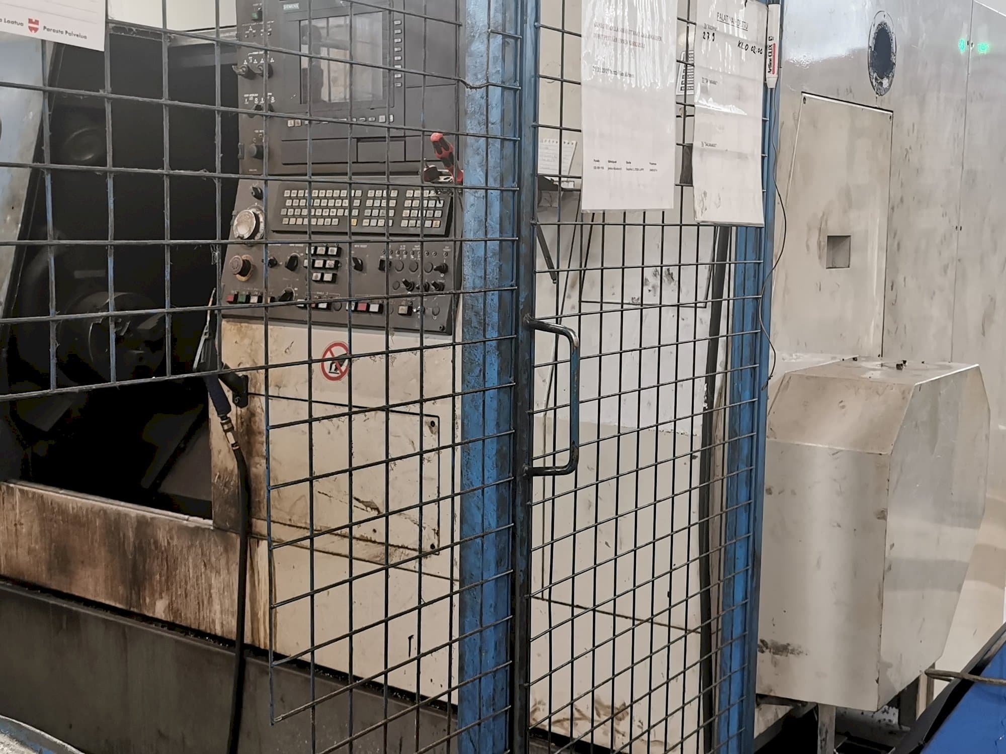 Front view of Hyundai HIT 250 S  machine