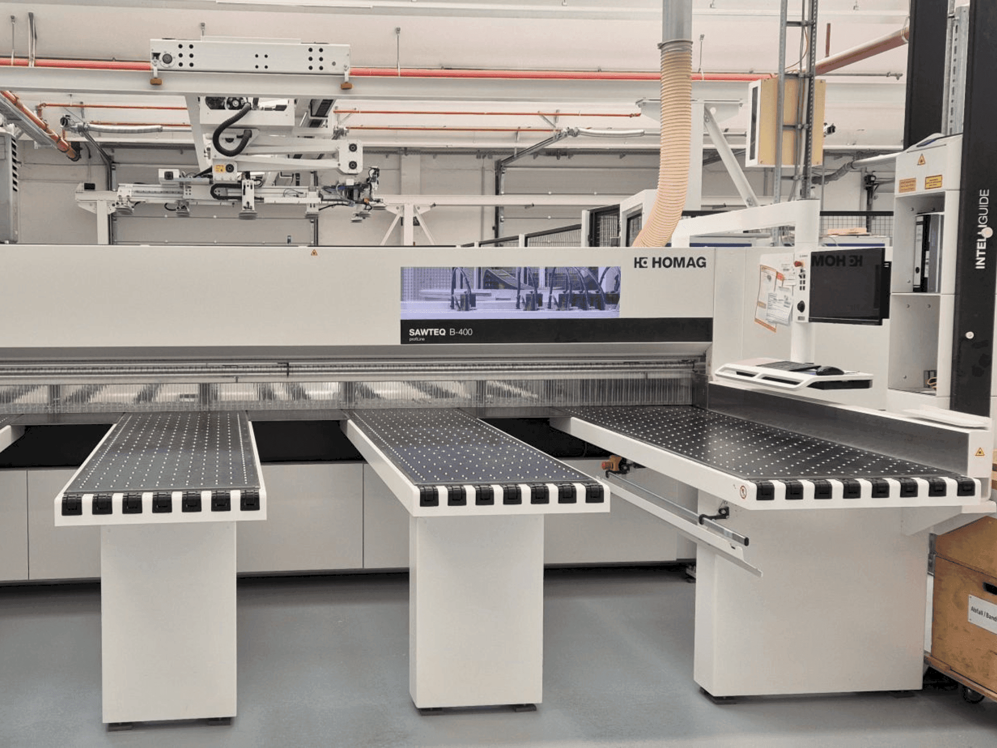 Front view of HOLZMA HPP 400  machine