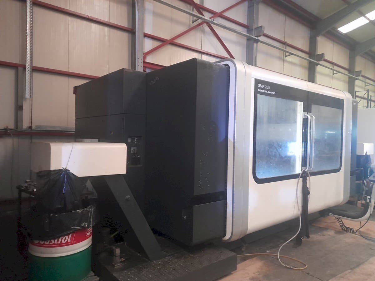 Left side view of DECKEL MAHO DMF 260  machine