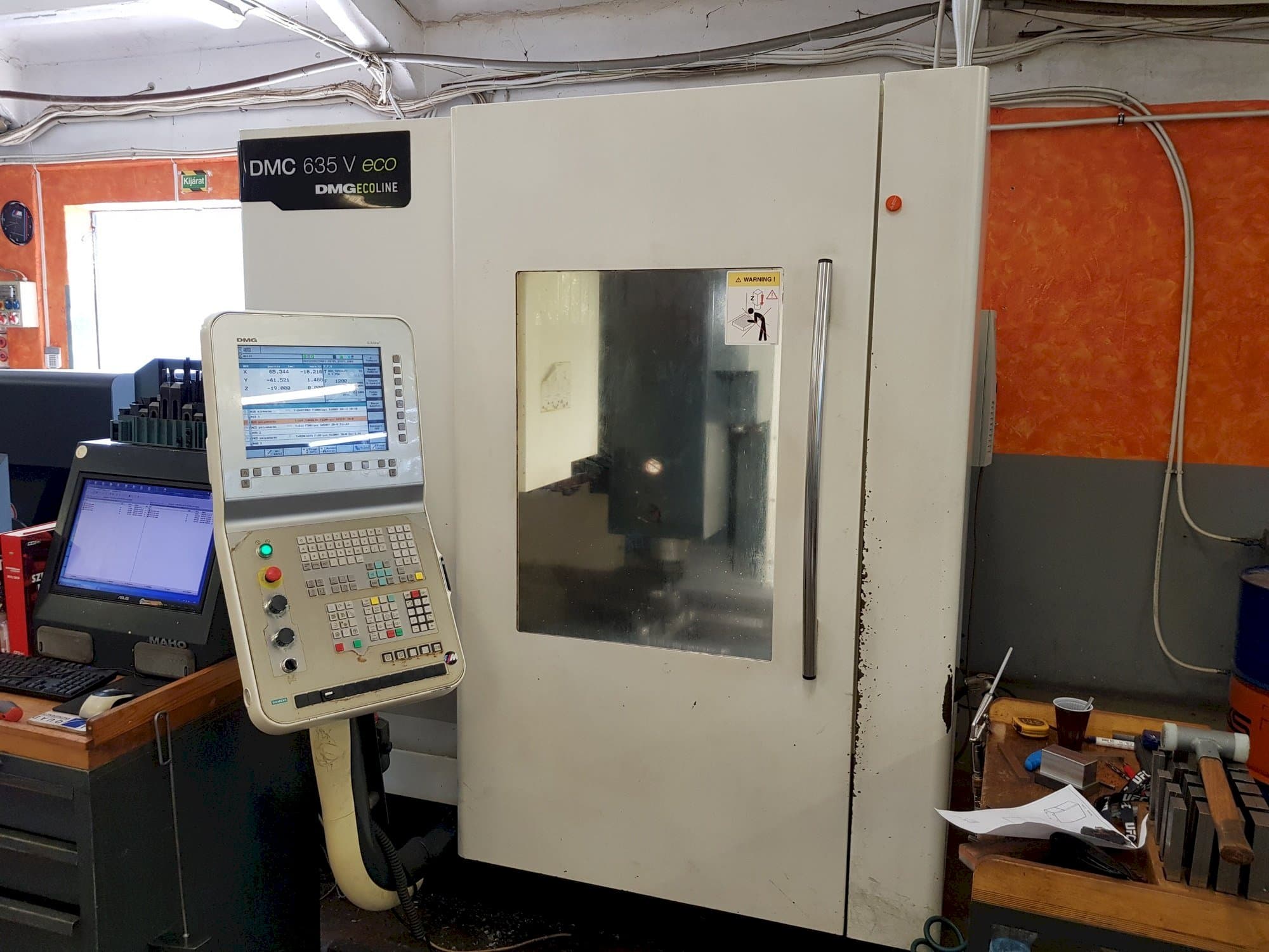 Front view of DMG DMC 635 V eco  machine