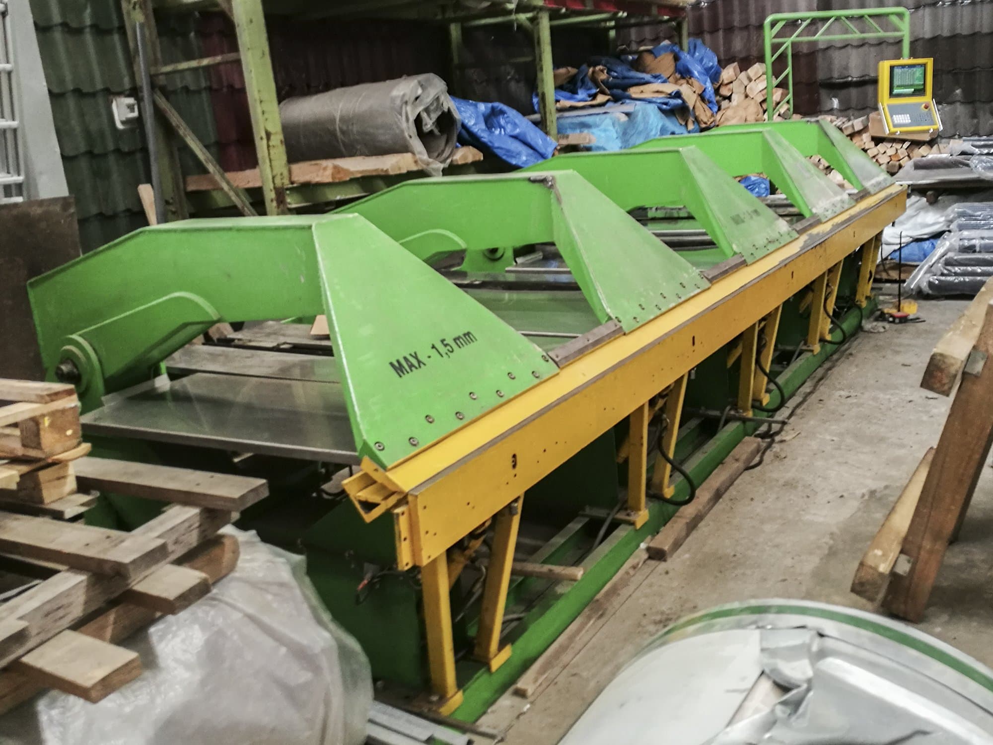 Left view of BUD-MASZ ZAGINARKA Machine