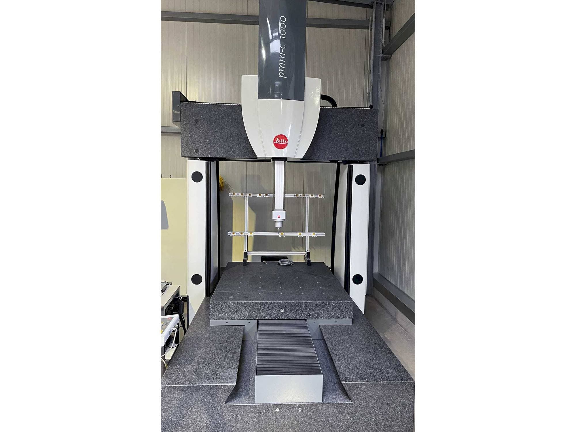 Front view of Hexagon PMM-C 1000  machine