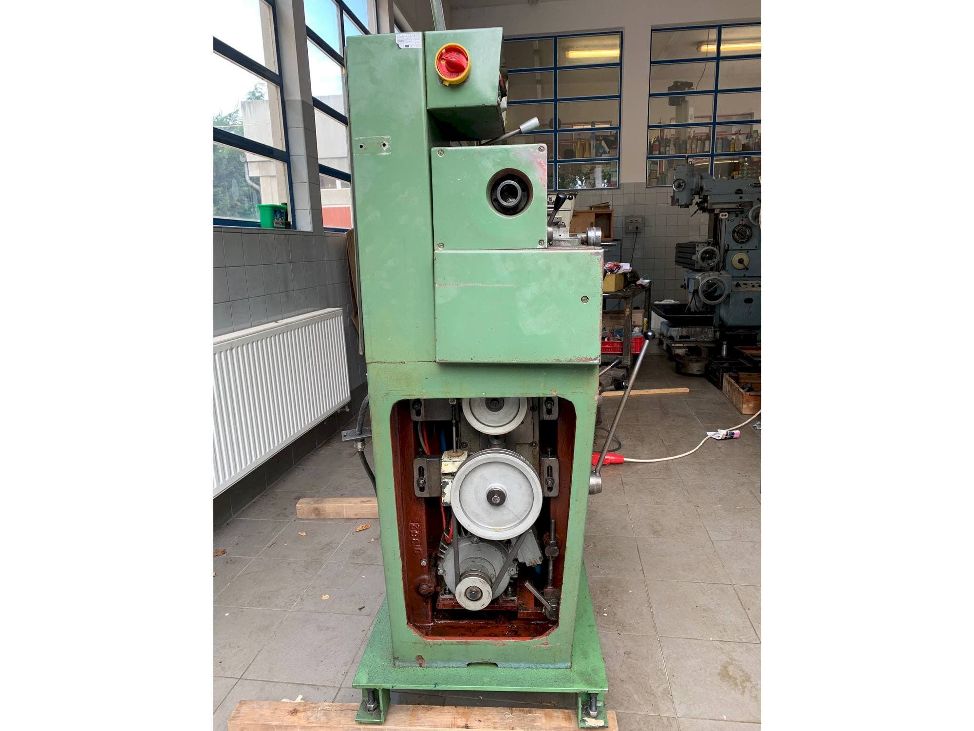 Front view of TOS Sm 16-A  machine