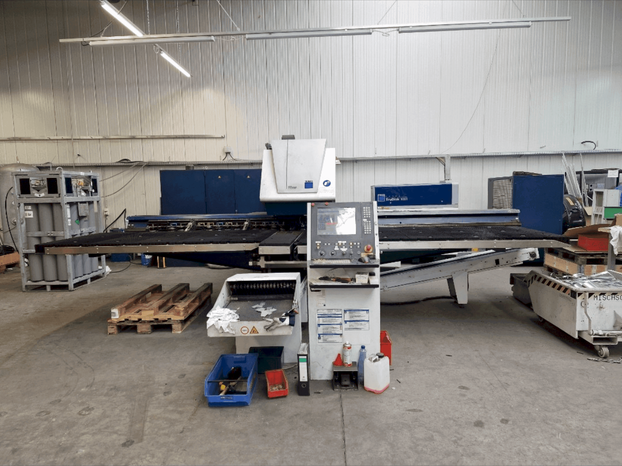 Front view of TRUMPF TruMatic 3000 Fiber  machine