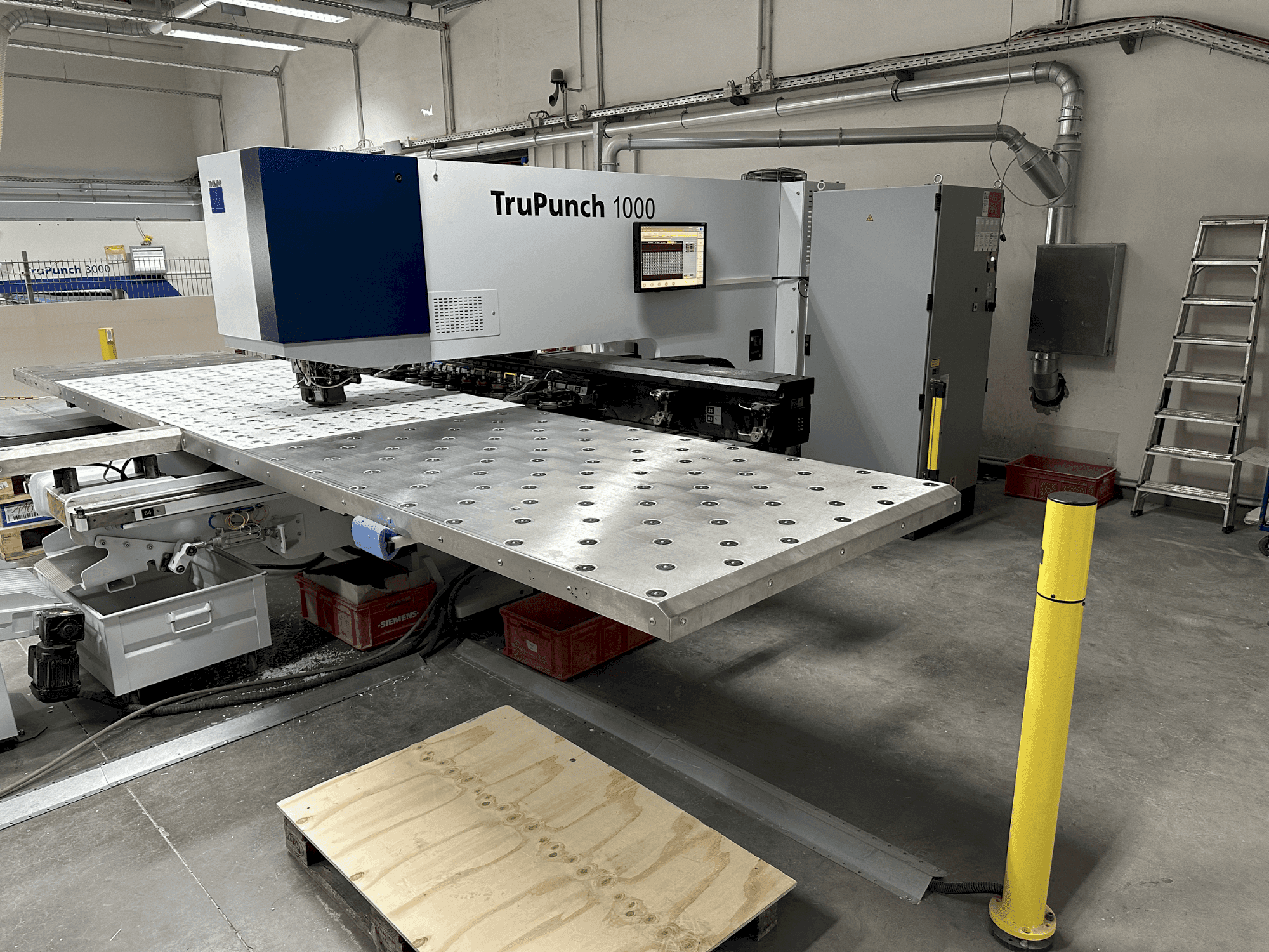Front view of TRUMPF TruPunch 1000  machine