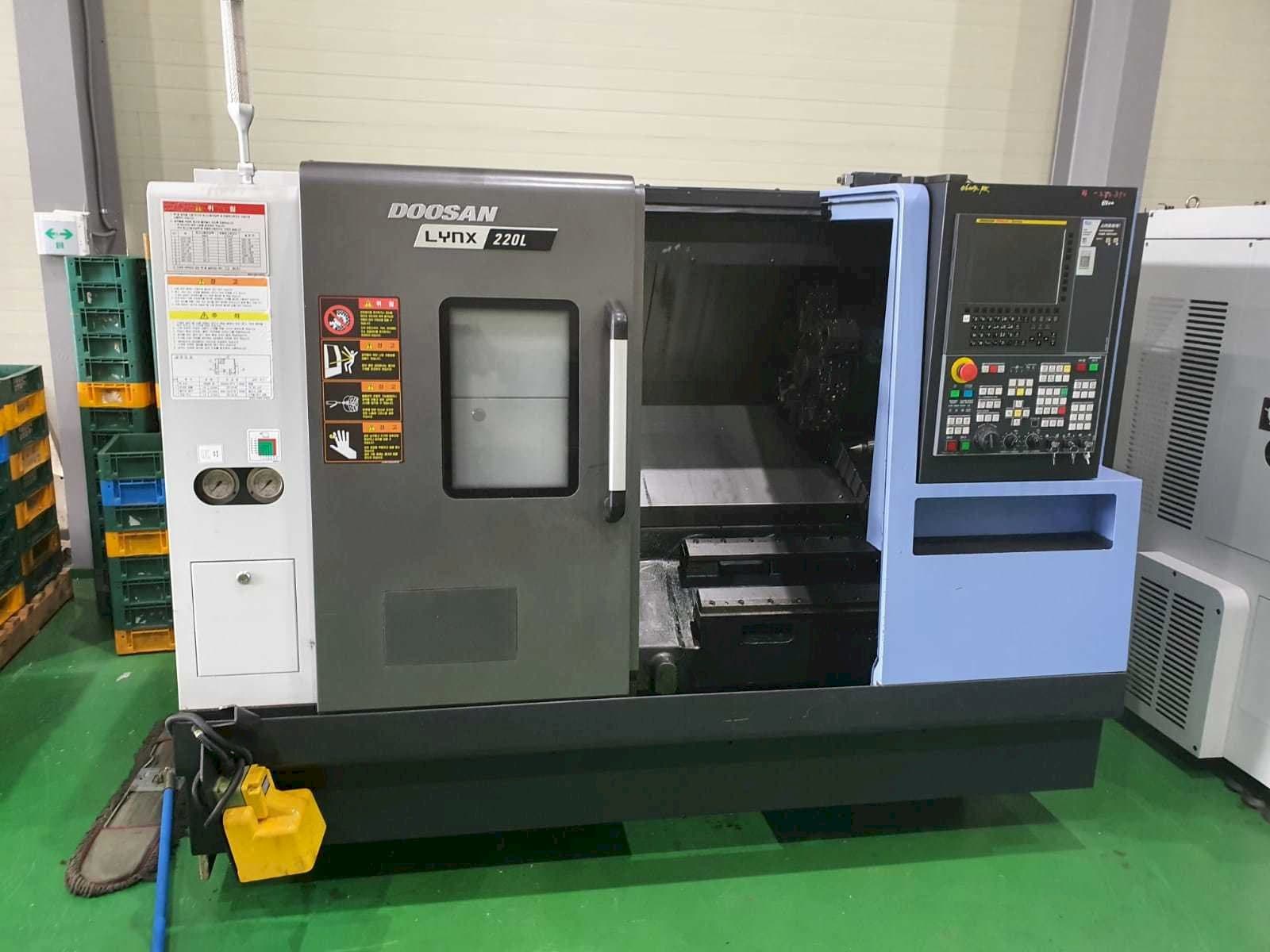 Front view of Doosan LYNX 220 LC  machine