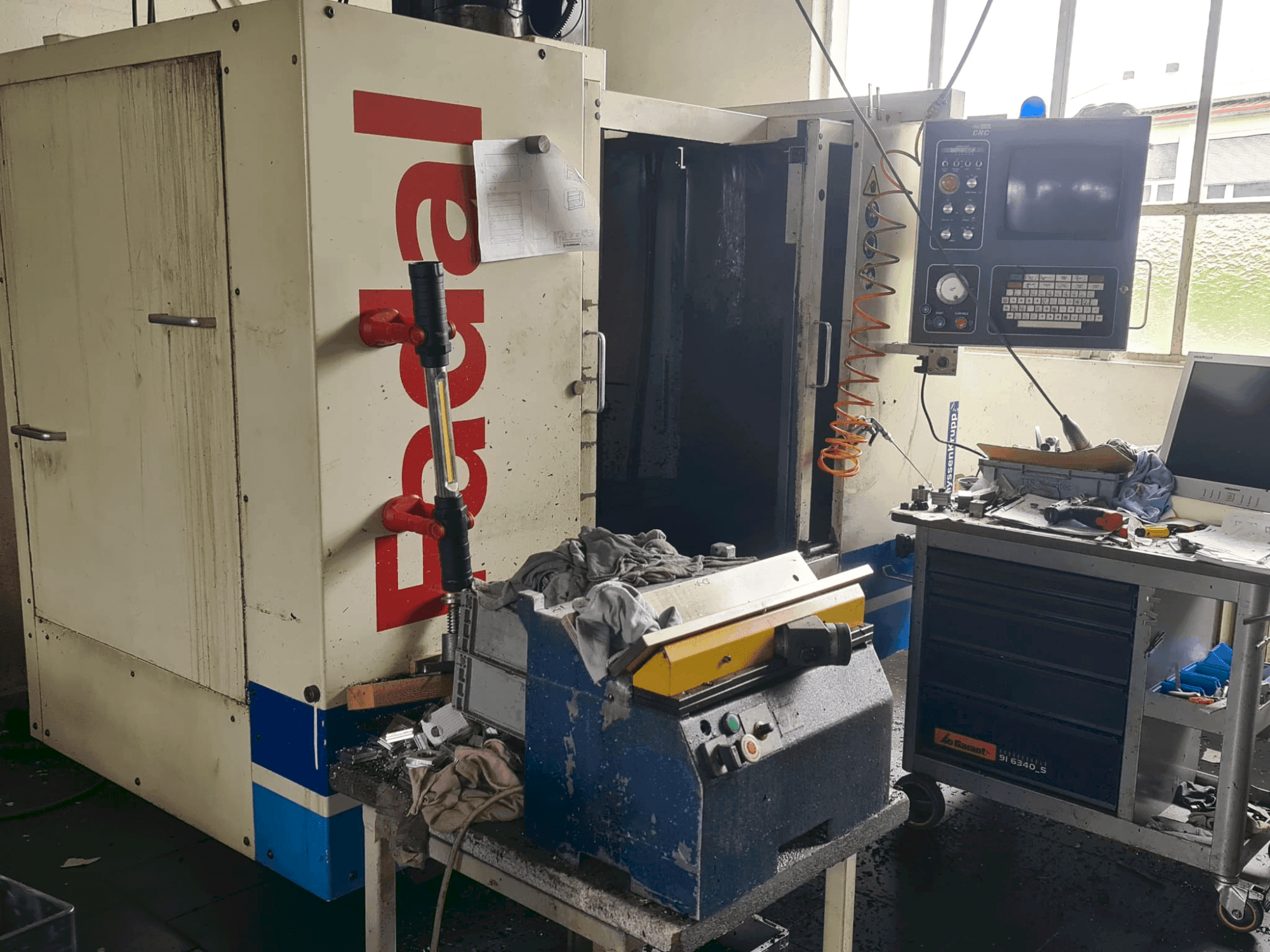 Front view of FADAL 910  machine