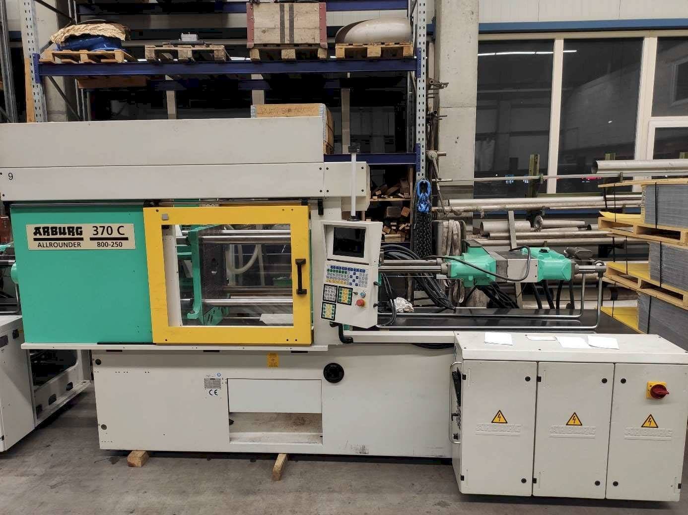 Front view of Arburg 370C-800-250  machine