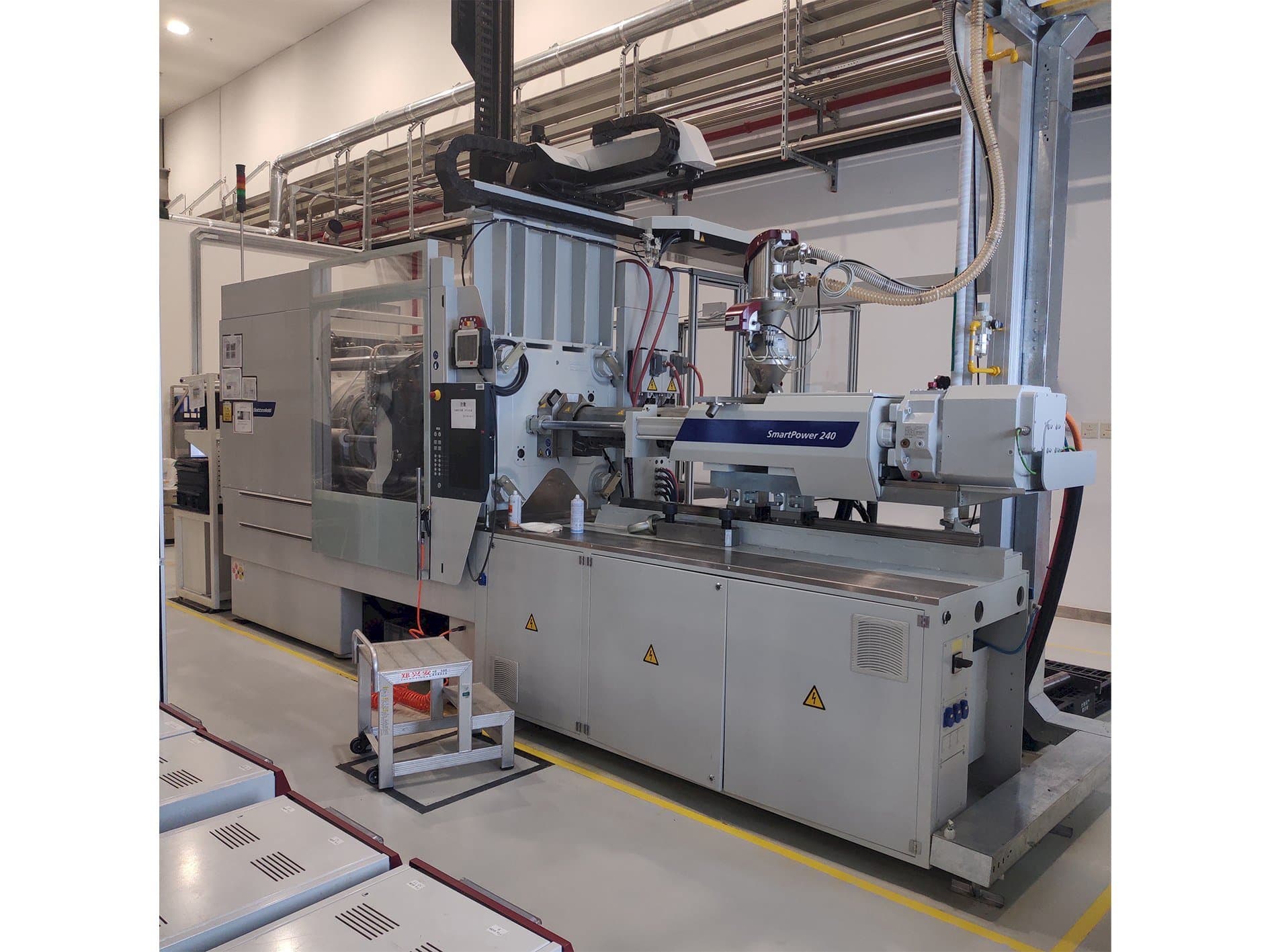 Front view of Battenfeld SmartPower 240-1000  machine