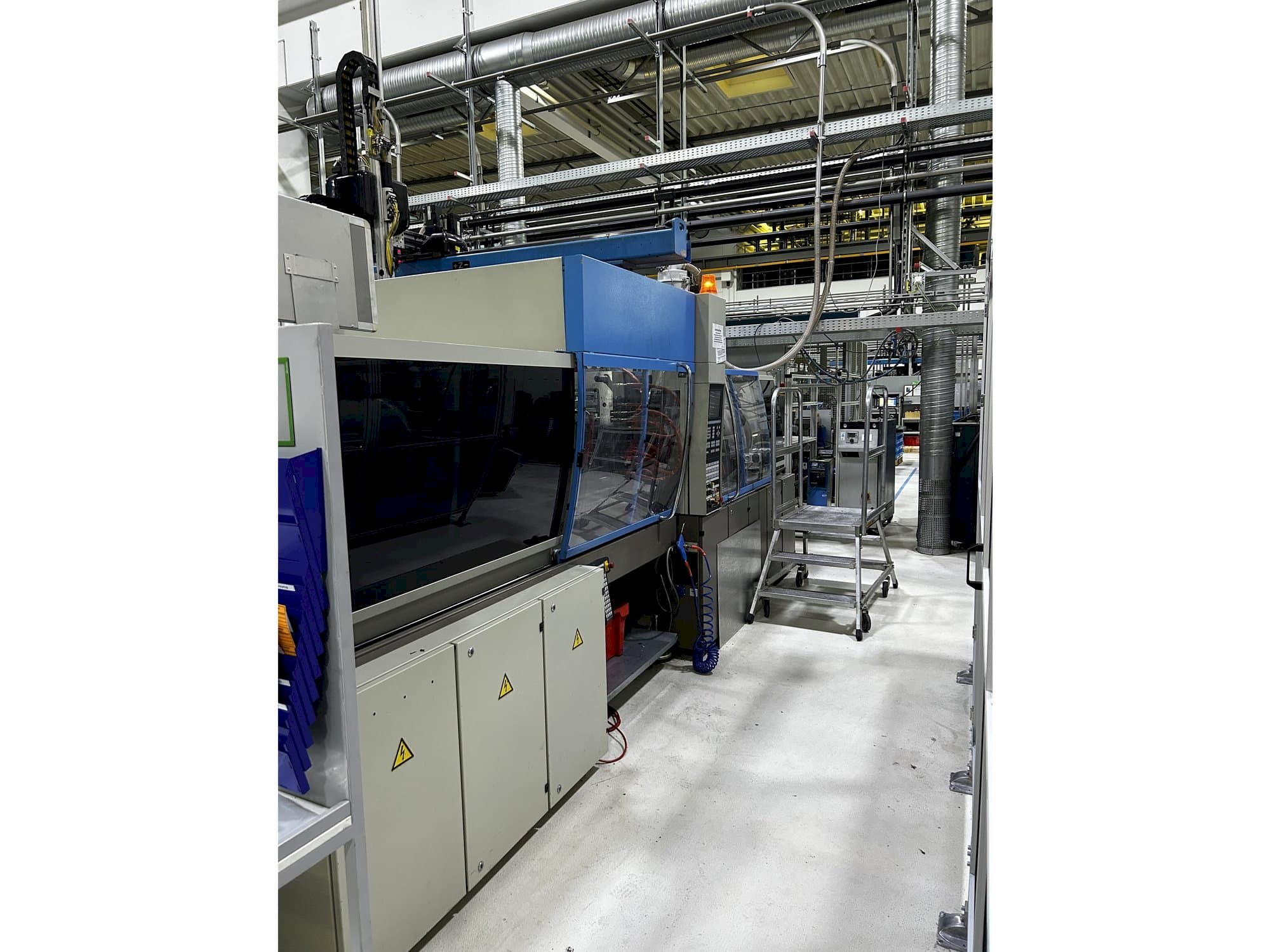 Front view of Engel ES 750/175 HL  machine