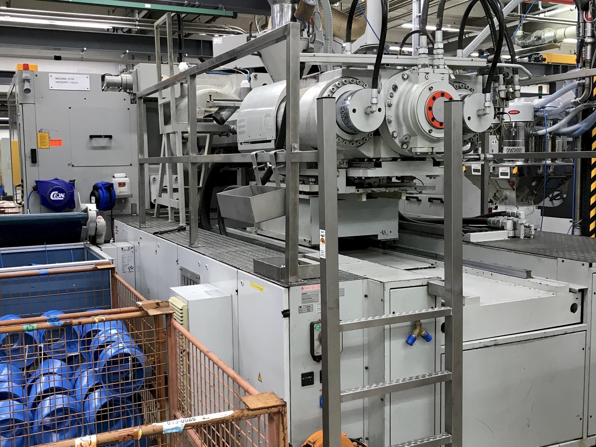 Front view of ENGEL ES 3550/550 EC 100  machine