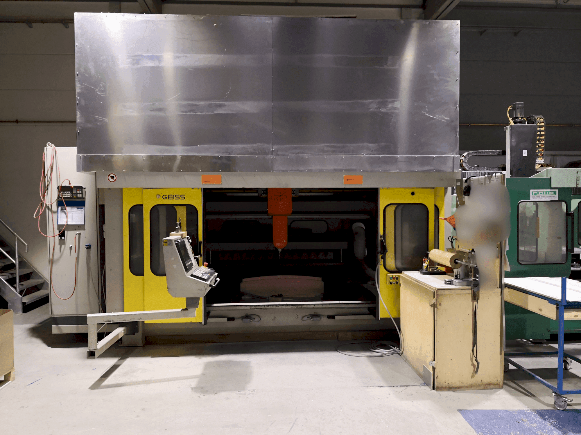 Front view of GEISS FZ 2000 x 1000  machine