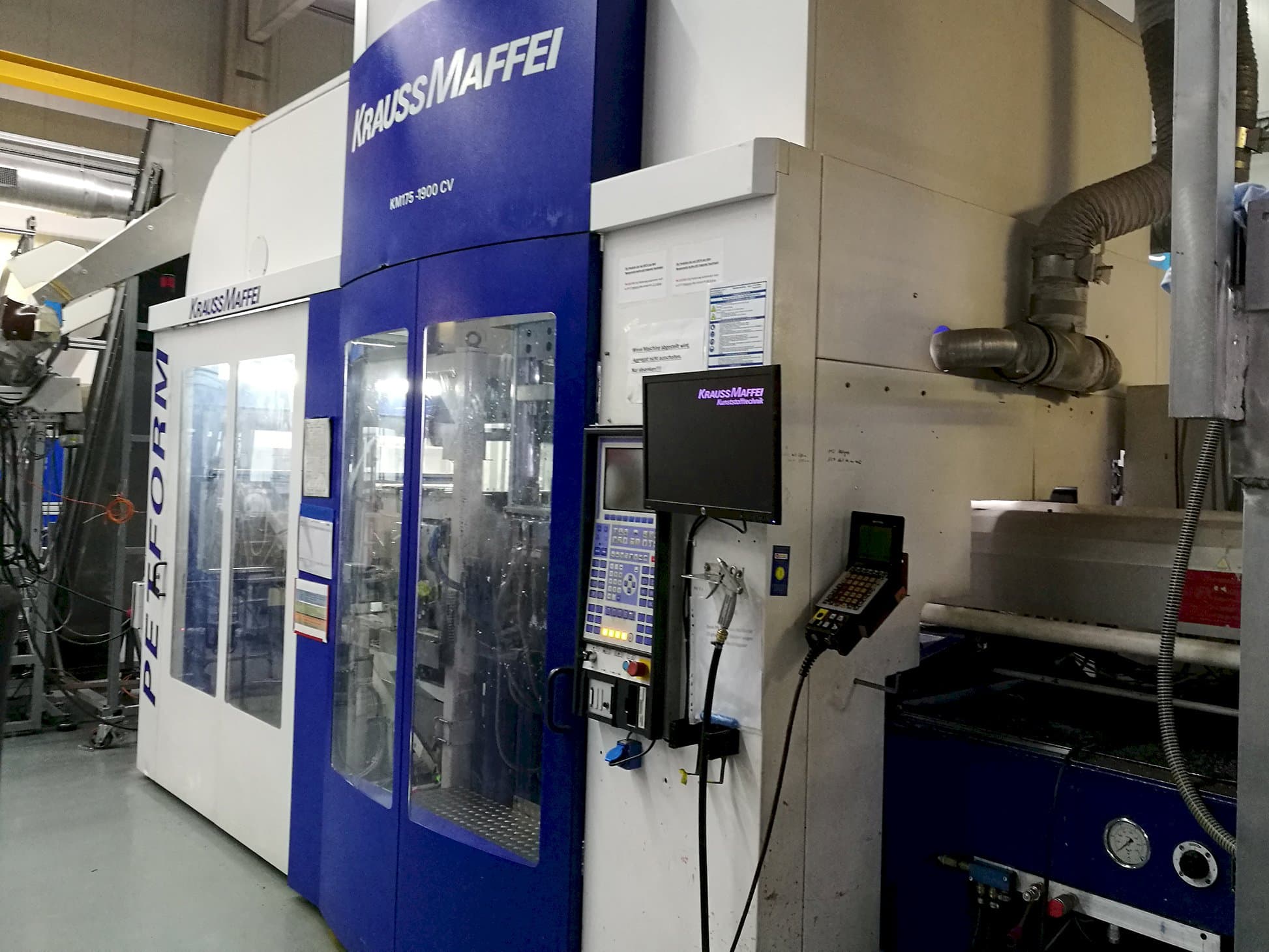 Right view of Krauss Maffei 175-1900 CV Machine