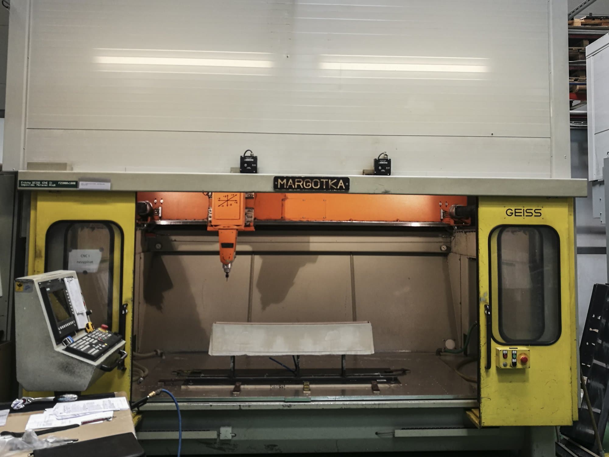 Front view of GEISS FZ 2000x1000 Machine