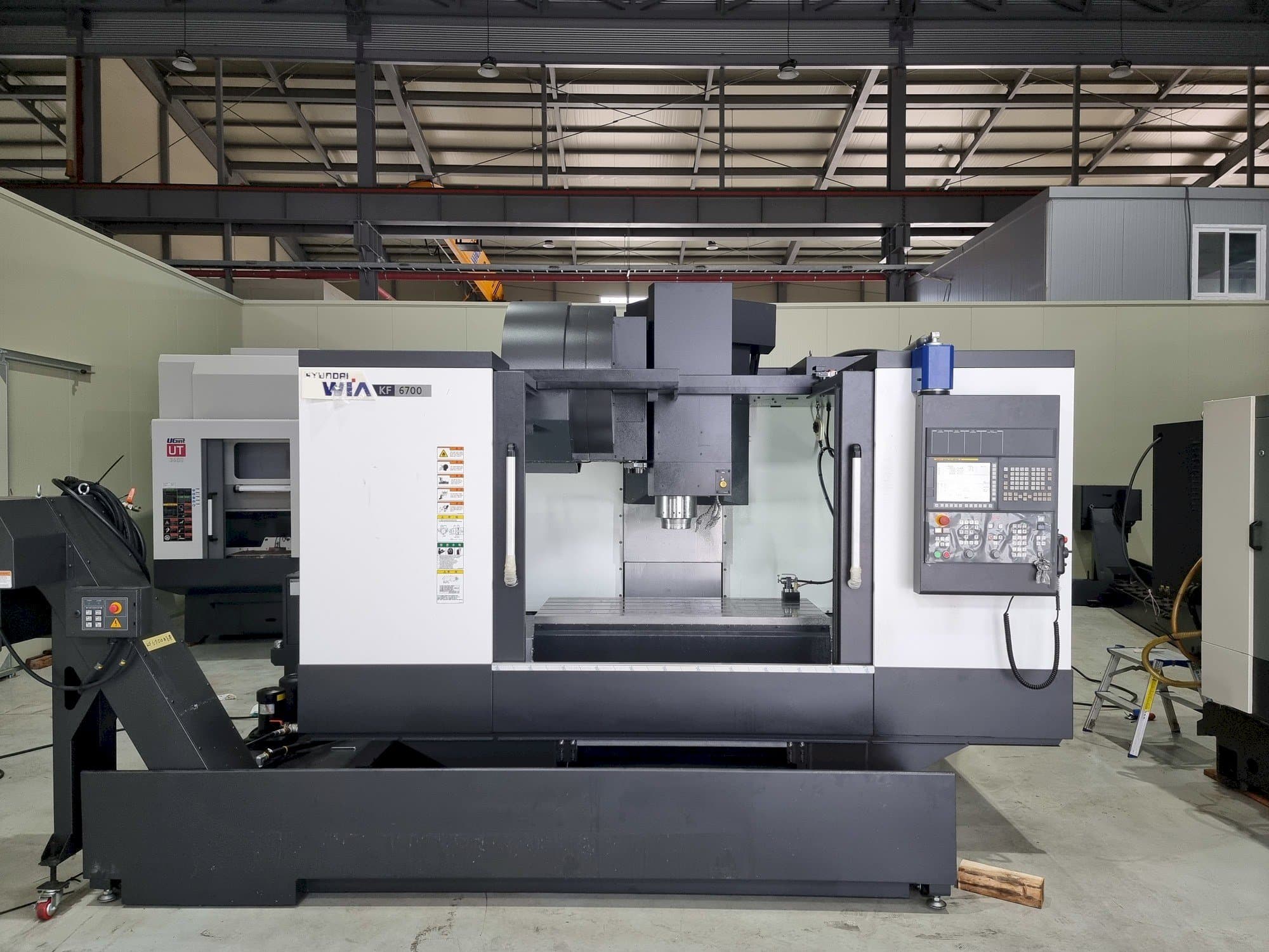 Front view of Hyundai Wia KF 6700  machine