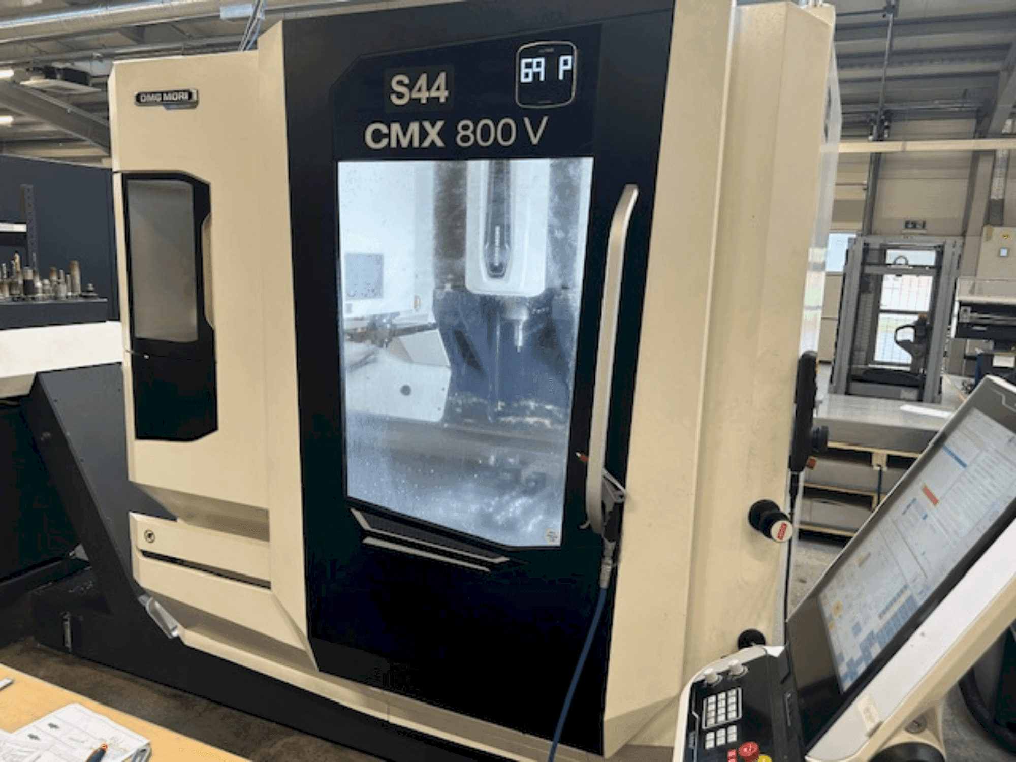 Front view of DMG MORI CMX 800 V  machine
