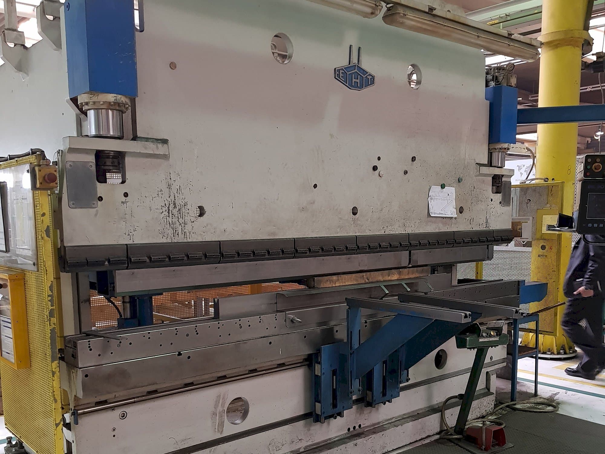 Left side view of EHT EHPS 11-35  machine